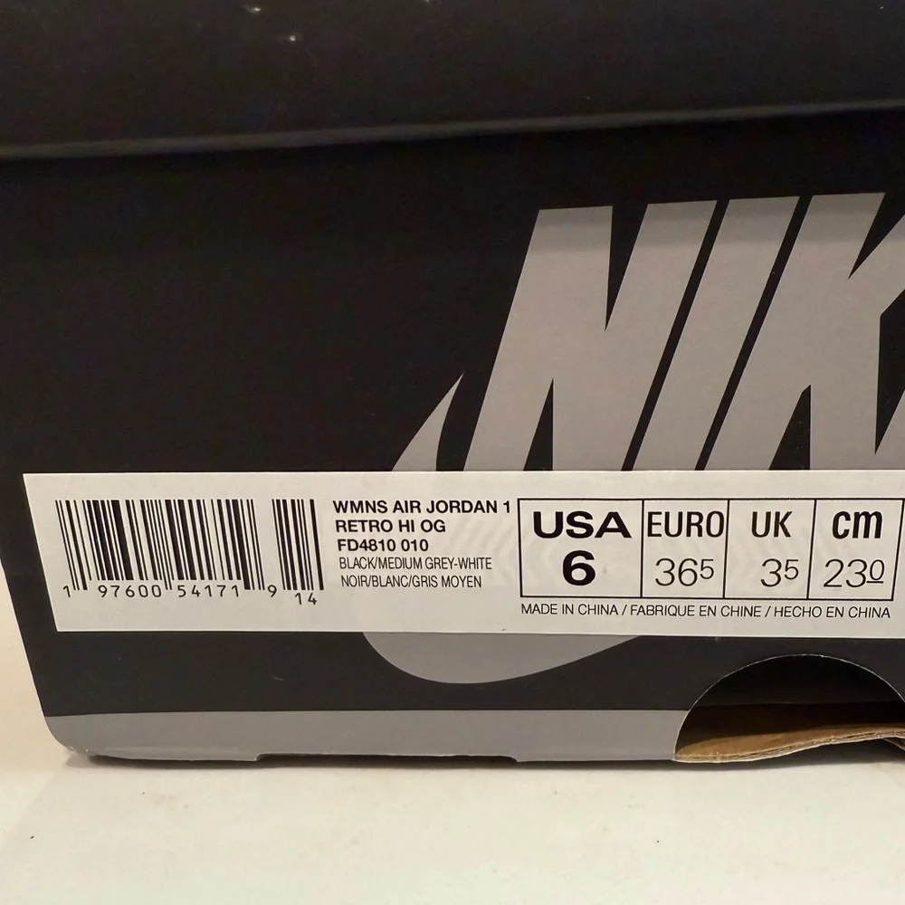 WMNS AIR JORDAN 1
RETRO HI OG - Picture 3 of 4